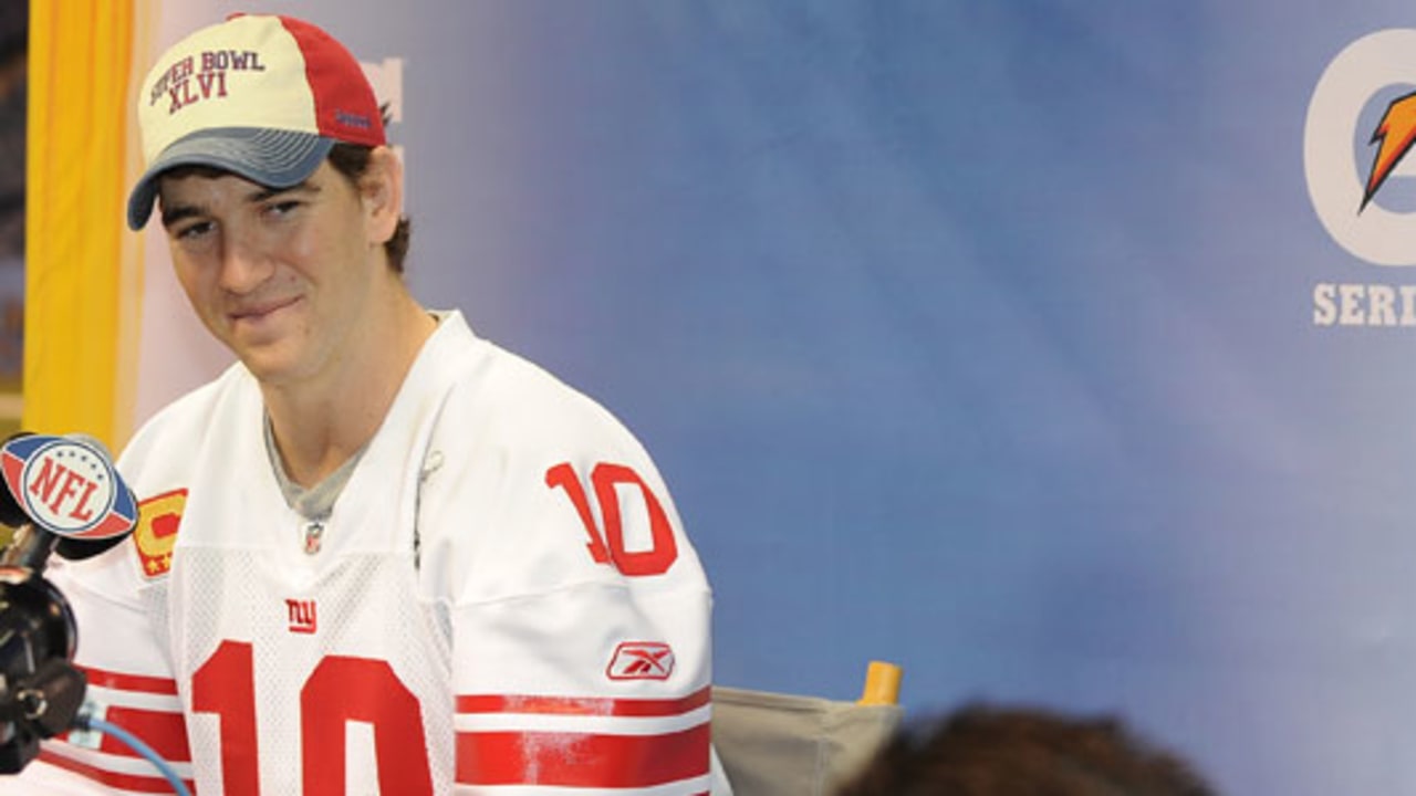 Daniel Jones admits it was a 'bit awkward' playing with Eli Manning