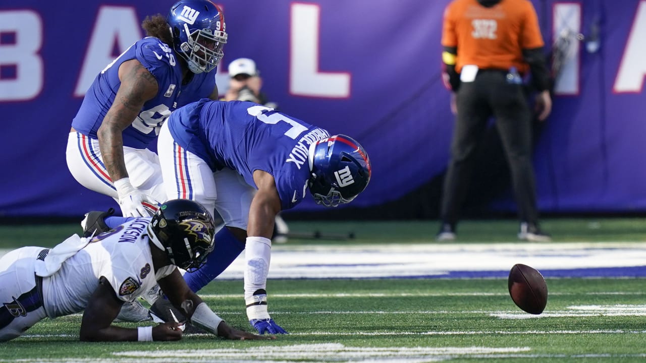 New York Giants linebacker Kayvon Thibodeaux hits the Squabble