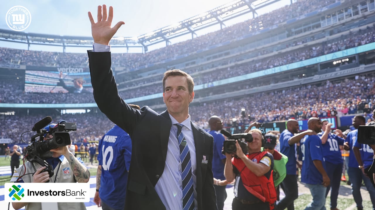 Giants retire Eli Manning's No. 10 jersey during halftime Ring of Honor  ceremony - Newsday