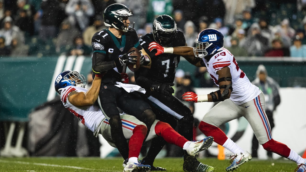 Eagles Pull Away From Giants, Clinching a Playoff Spot - The New