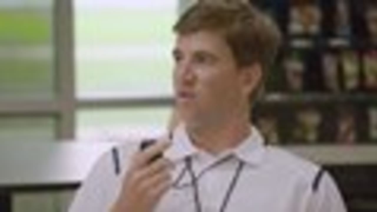 Watch Eli and Peyton surprised students in new Gatorade commercial
