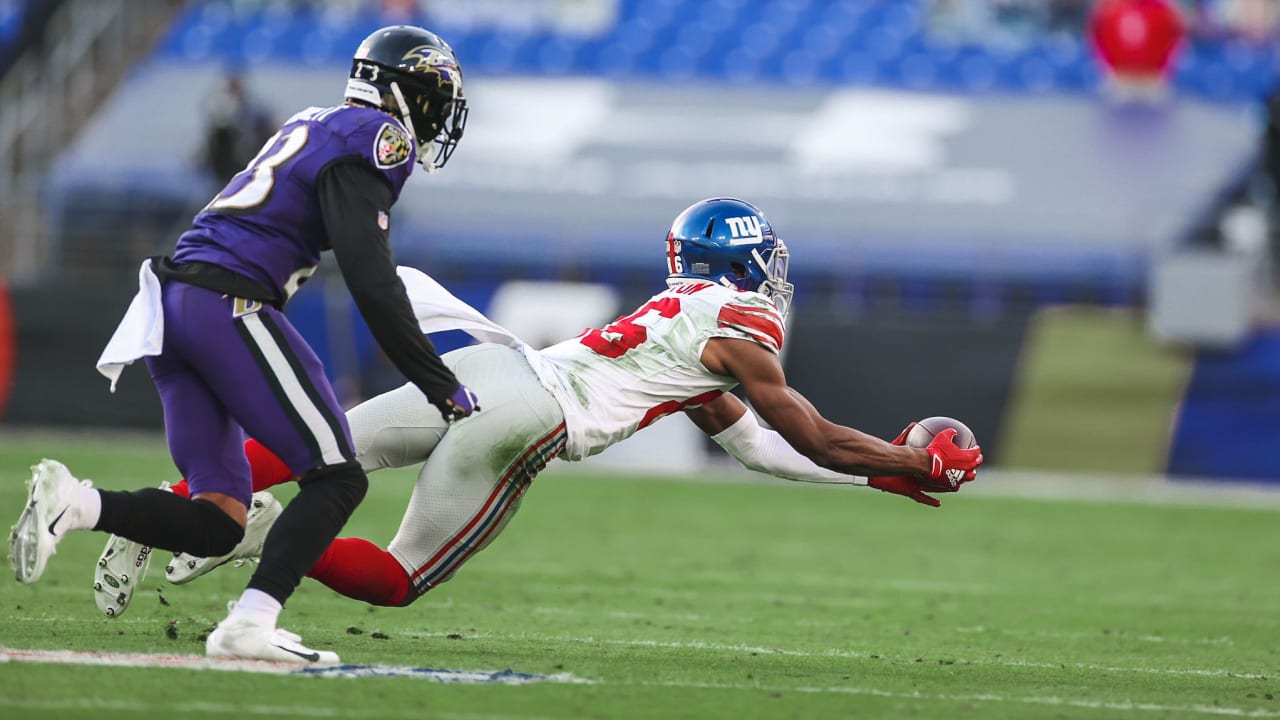 Giants take ball away from Ravens at goal line