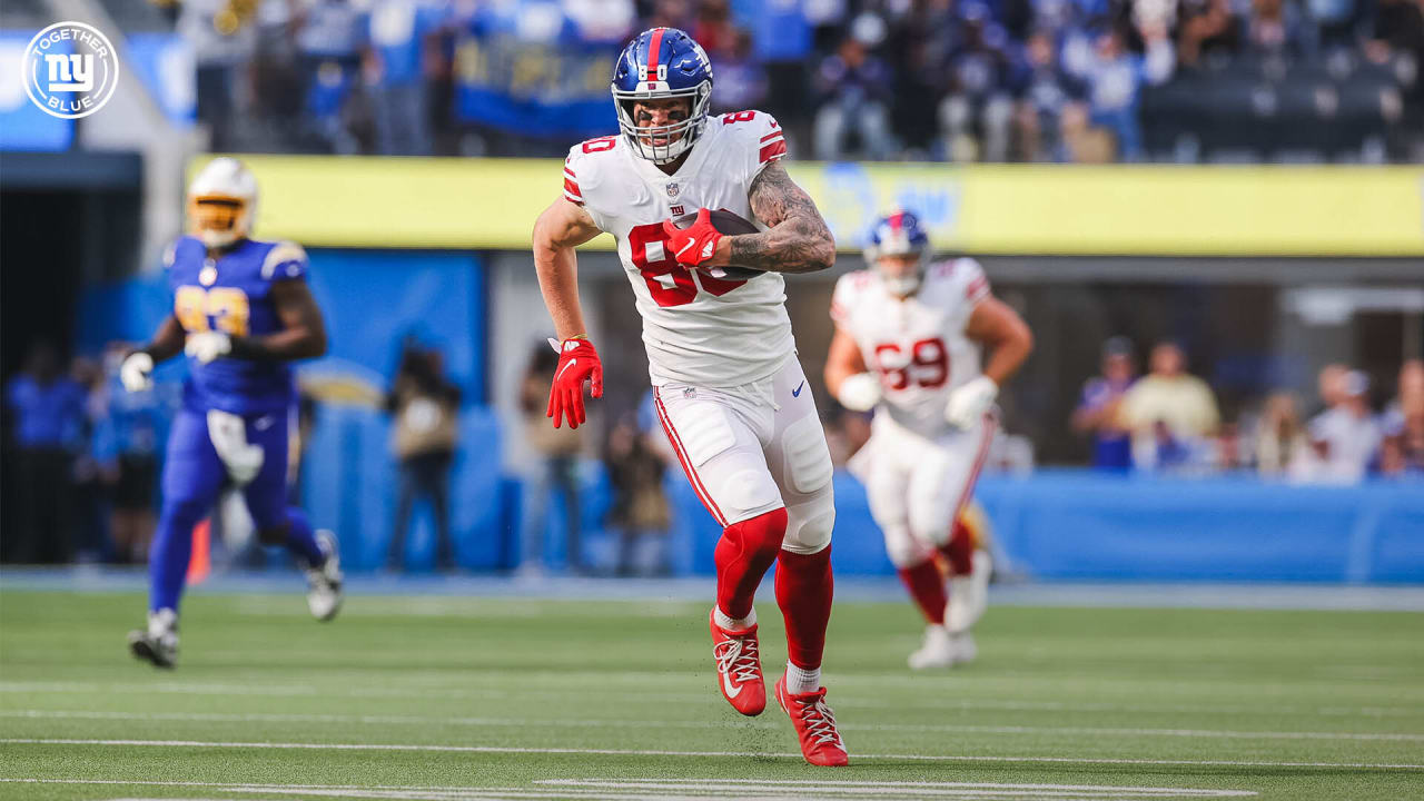 Inglewood, California, USA. 12th Dec, 2021. New York Giants tight end Kyle  Rudolph (80) celebrates after making a catch during the NFL game between  the Los Angeles Chargers and the New York