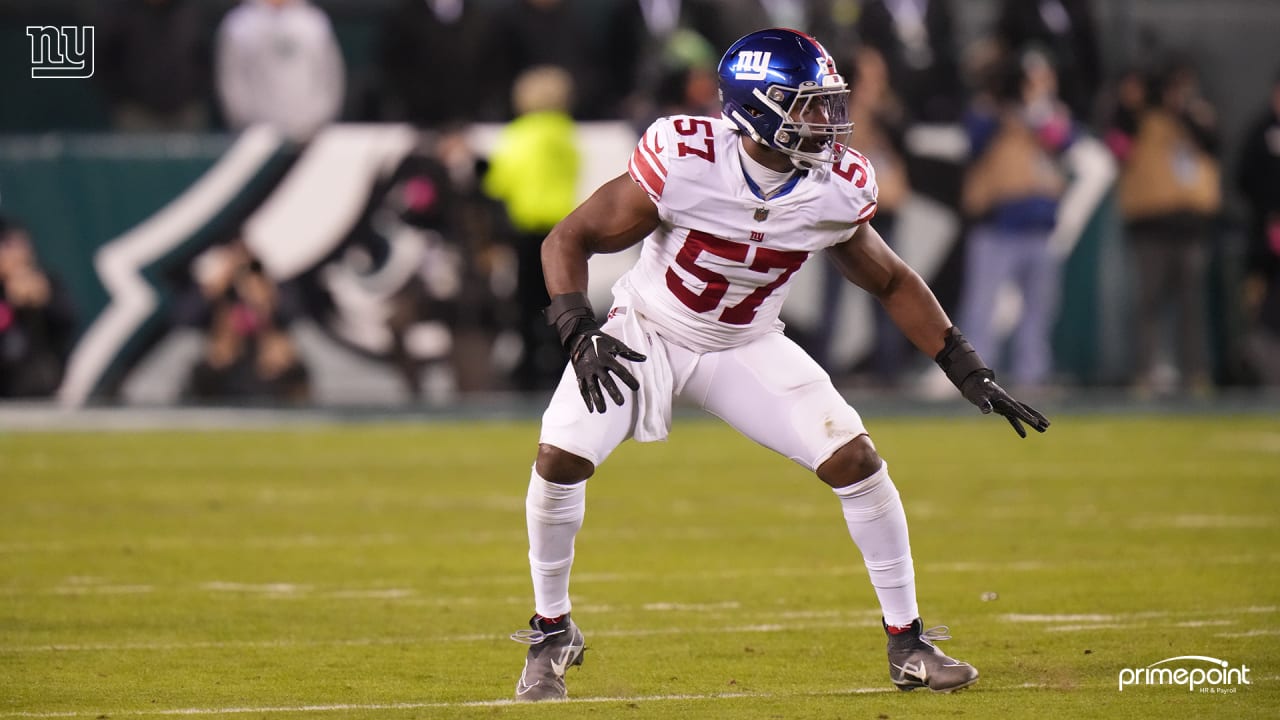 Giants sign 4 defensive players, release 4 others