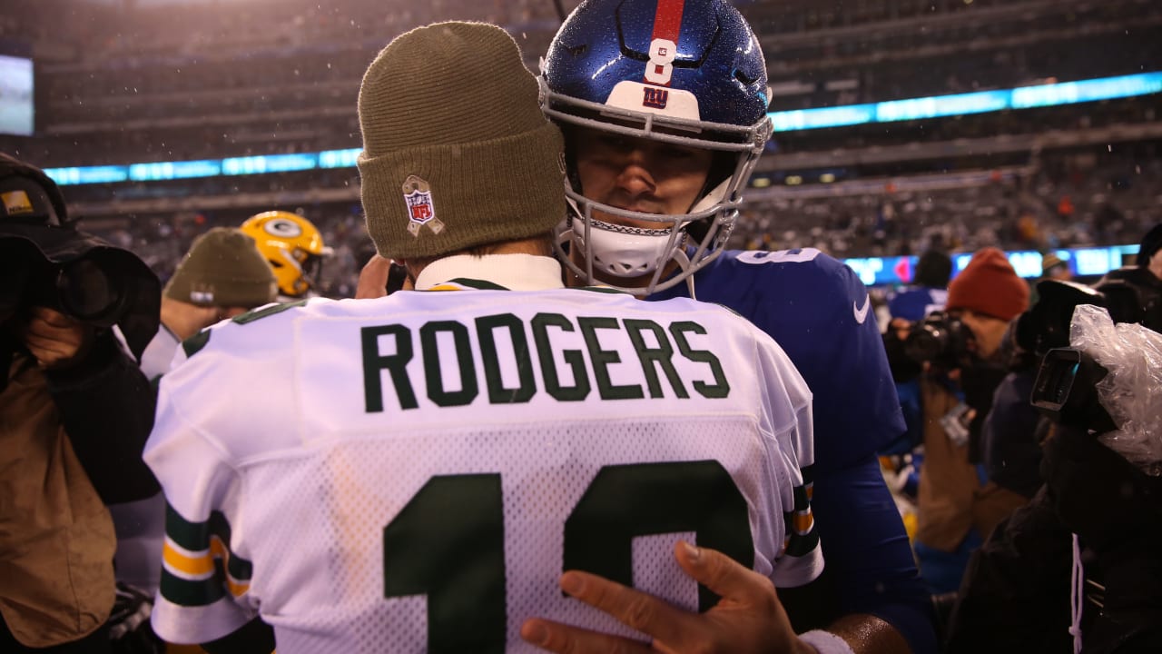 Giants' Daniel Jones unbothered by Jets' Aaron Rodgers hype