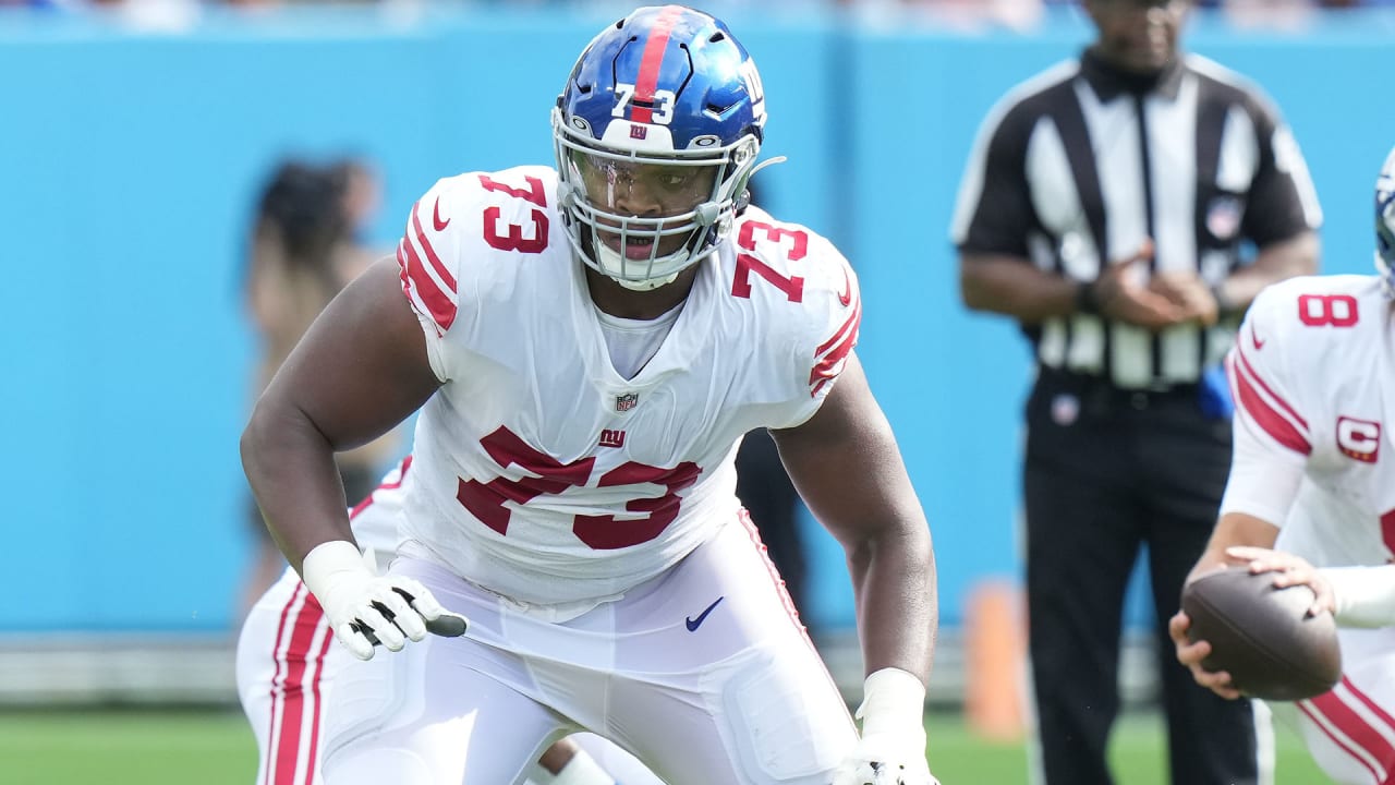 Giants first-round pick Evan Neal carted off against Jaguars, ruled out  with knee injury 