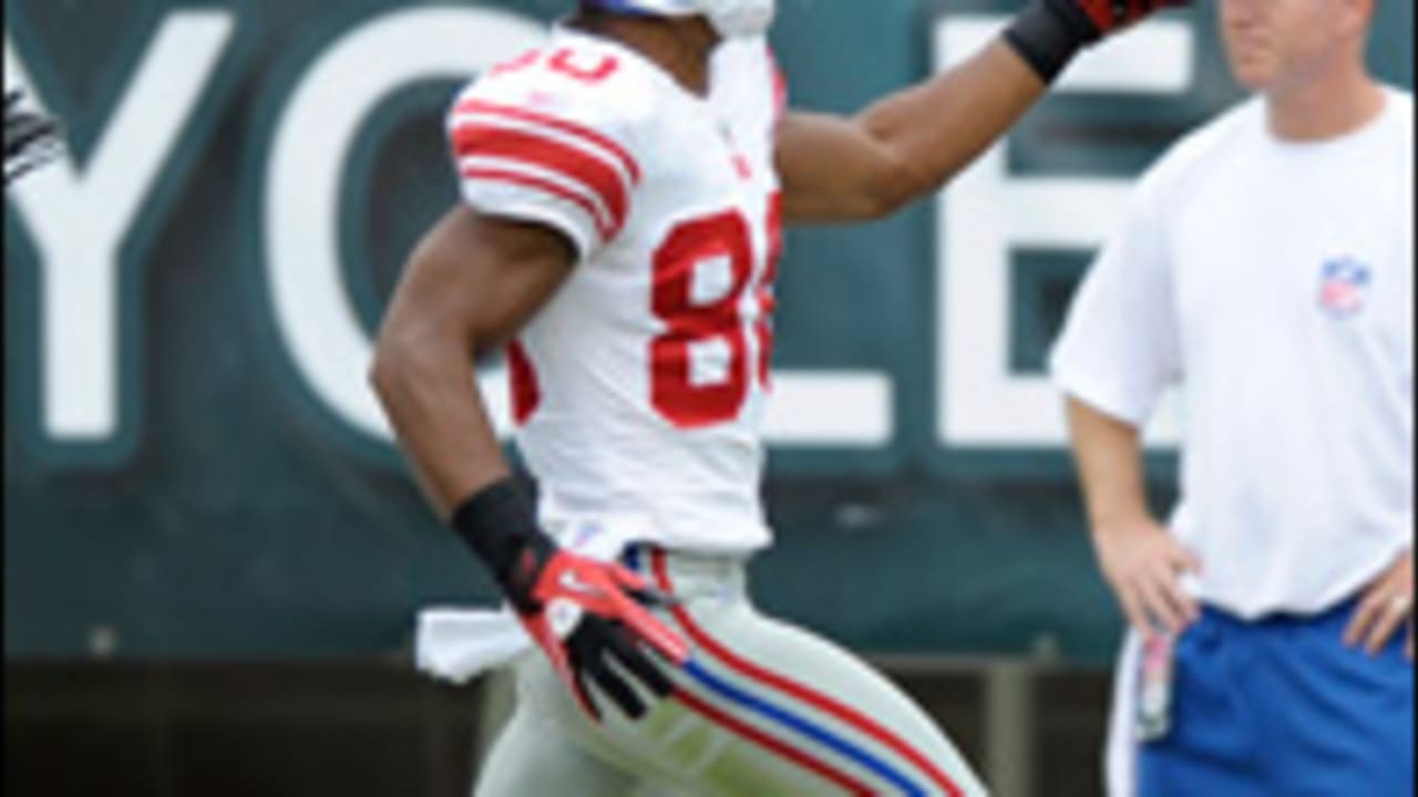 Ex-New York Giant Victor Cruz continues to give back to his hometown