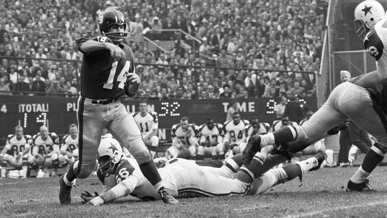 Through the Years 150 photos of Giants vs. Cowboys