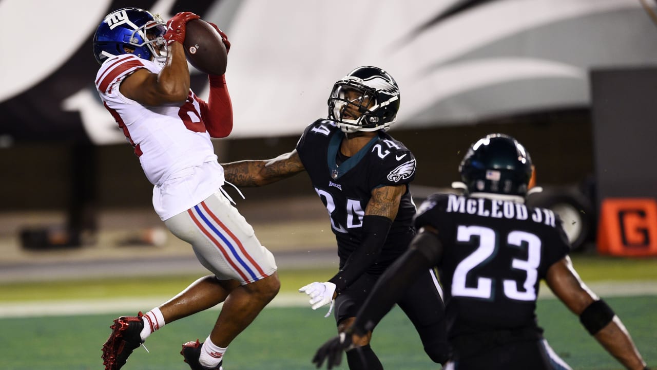 New York Giants ELI MANNING completes pass to SHEPARD STERLING