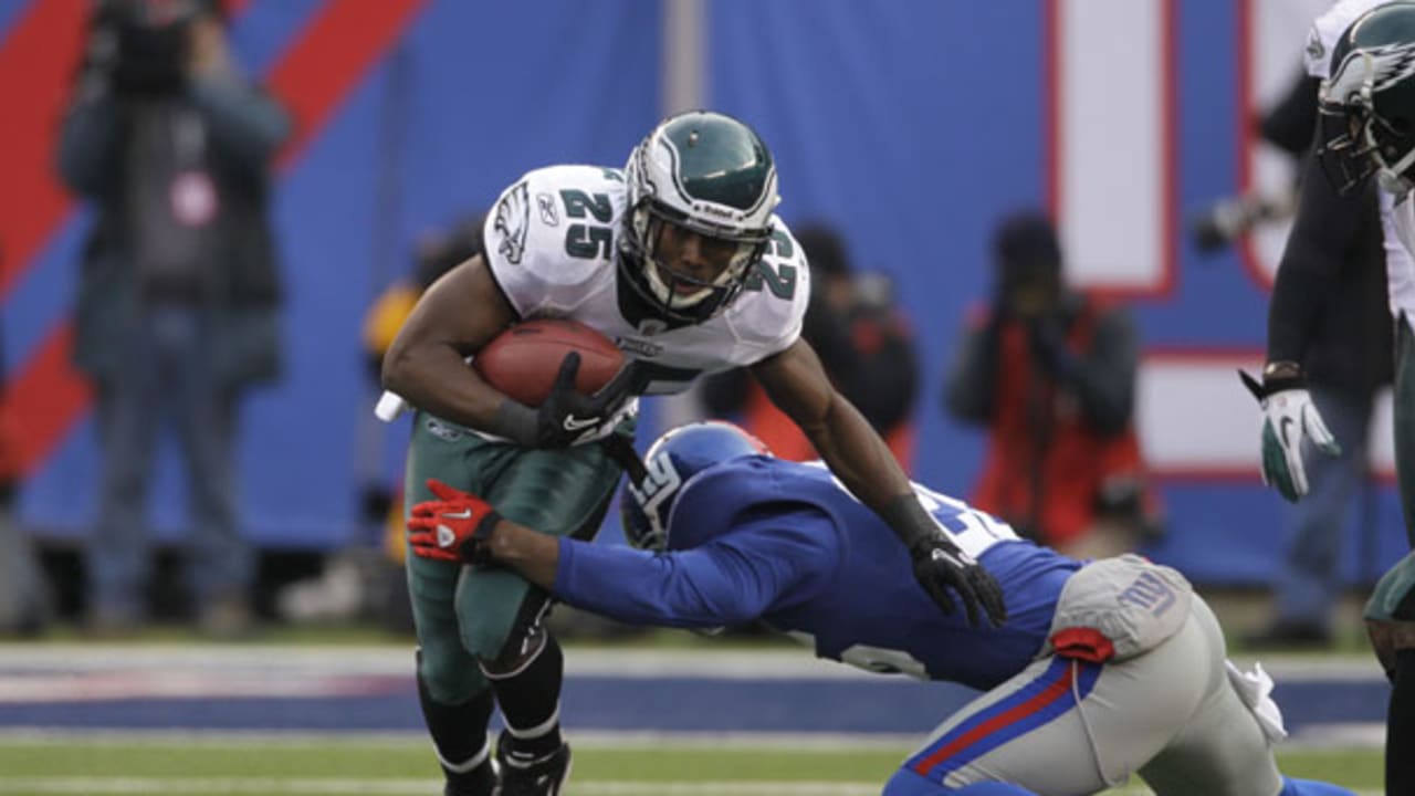 Asomugha's bizarre evening ends with Eagles victory