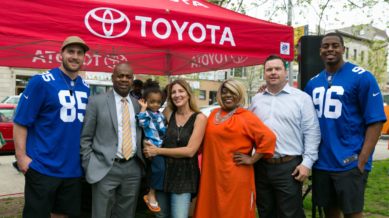 Giants, Toyota celebrate volunteer with minivan donation