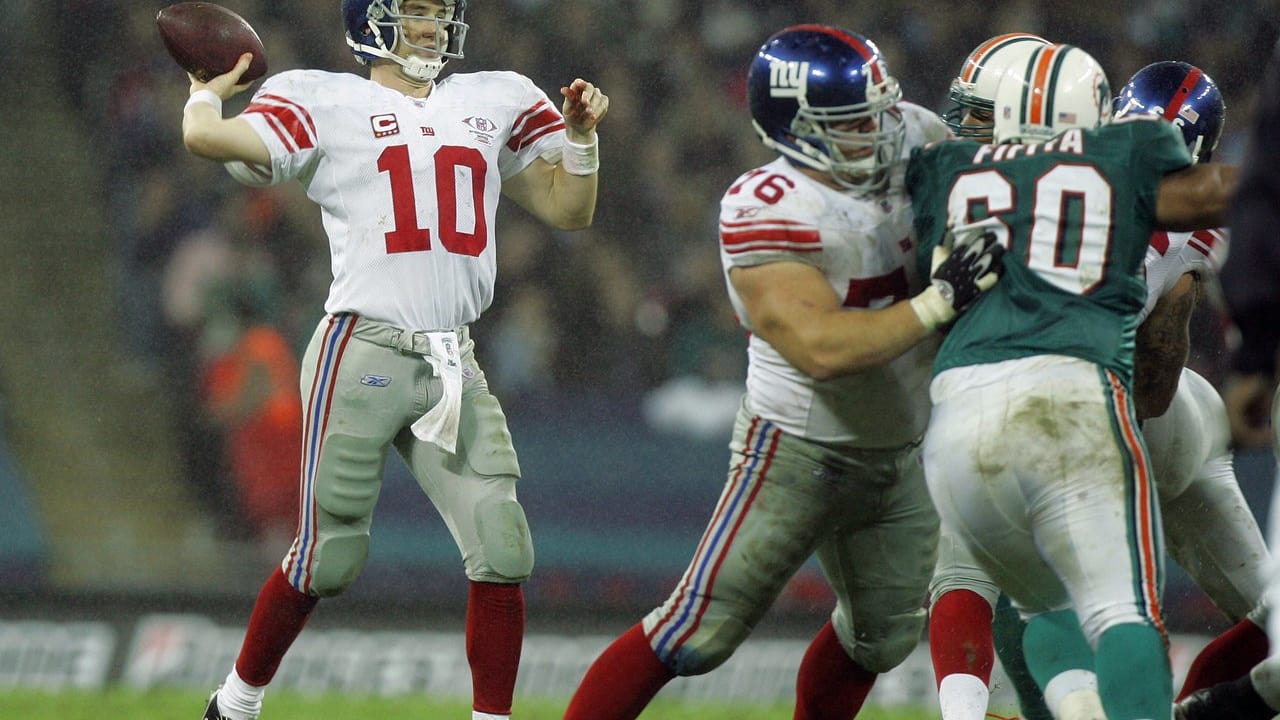 Throwback Thursday: New York Giants down Dolphins at Wembley in 2007