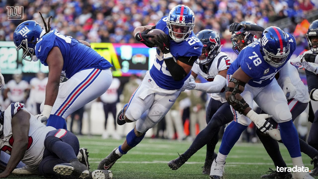 Jones, Barkley lead Giants past Texans 24-16 for 7-2 start