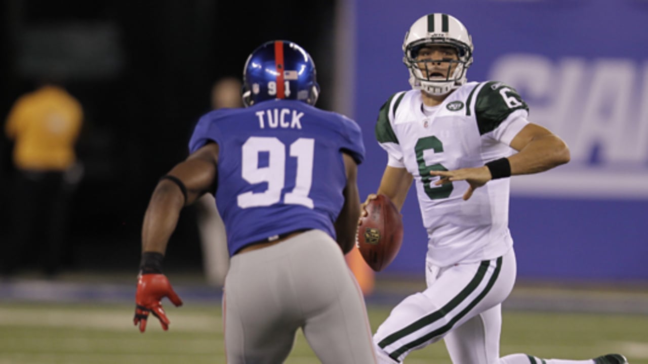 Justin Tuck's 'tight back' has Giants concerned