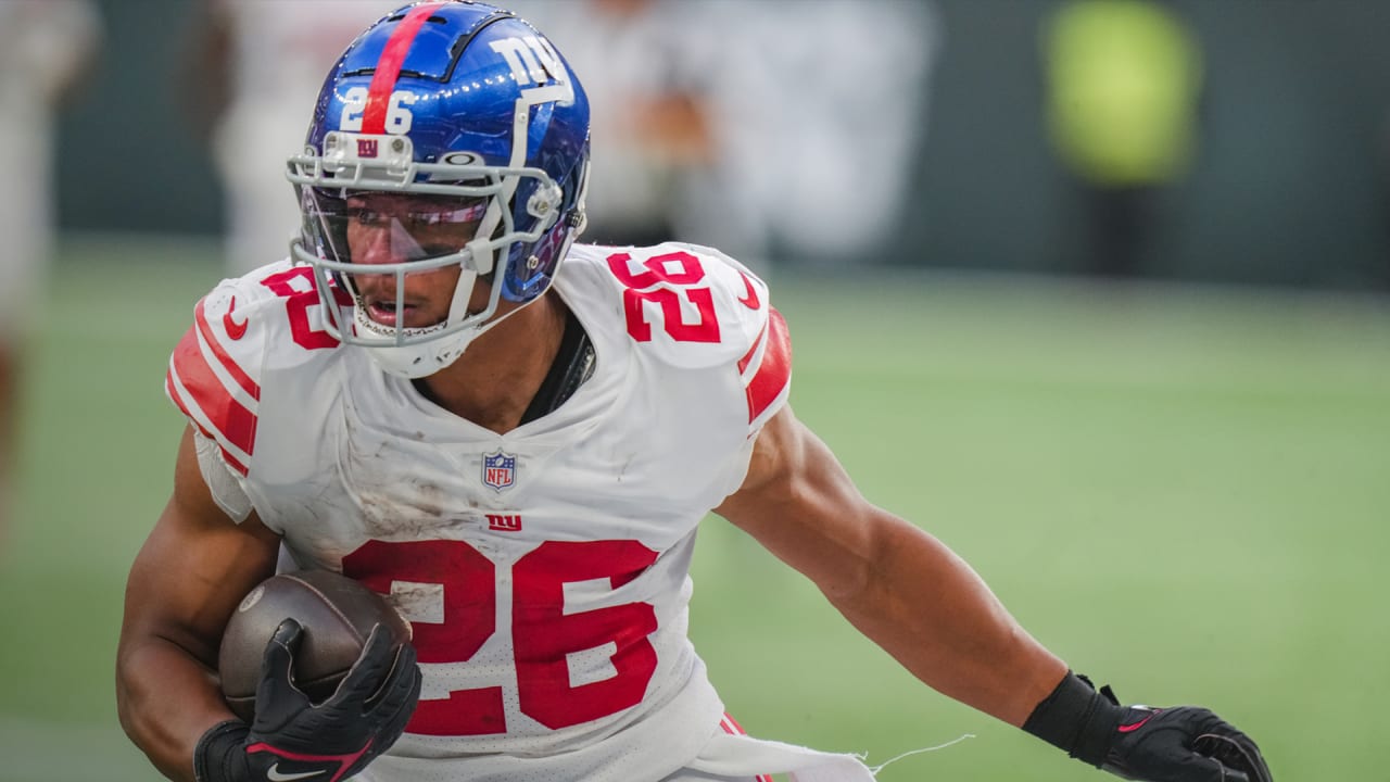 Saquon Barkley races to the pylon for the lead