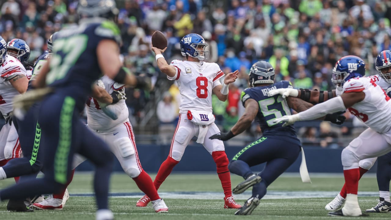Seahawks cool off Giants 27-13 and stay atop the NFC West
