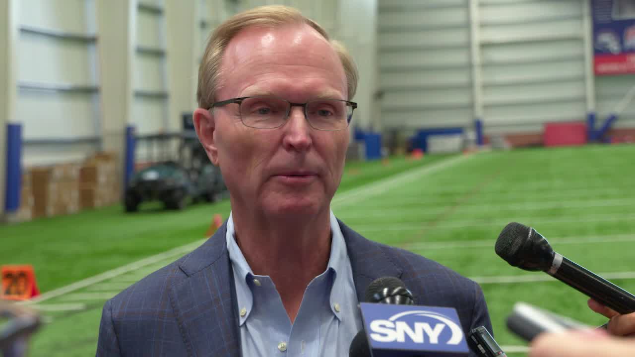 Eli Manning, John Mara and Dave Gettleman face the fans at Giants