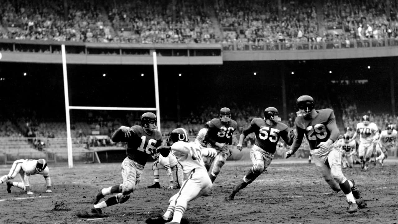 Baltimore Colts Gino Marchetti in action vs New York Giants Frank News  Photo - Getty Images