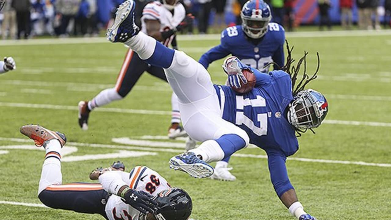 New York Giants wide receiver Dwayne Harris (17) runs back a kick