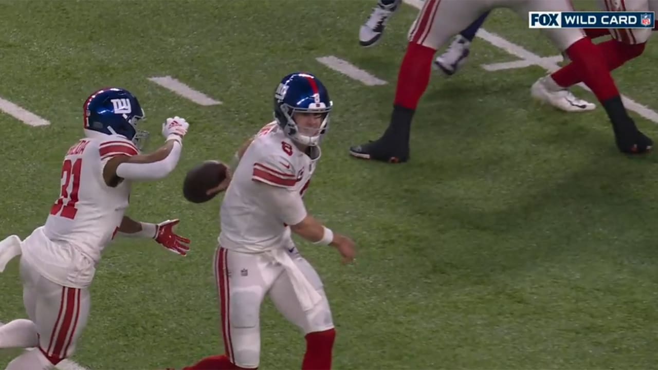 TRICK PLAY ALERT Daniel Jones runs Statue of Liberty Giants vs