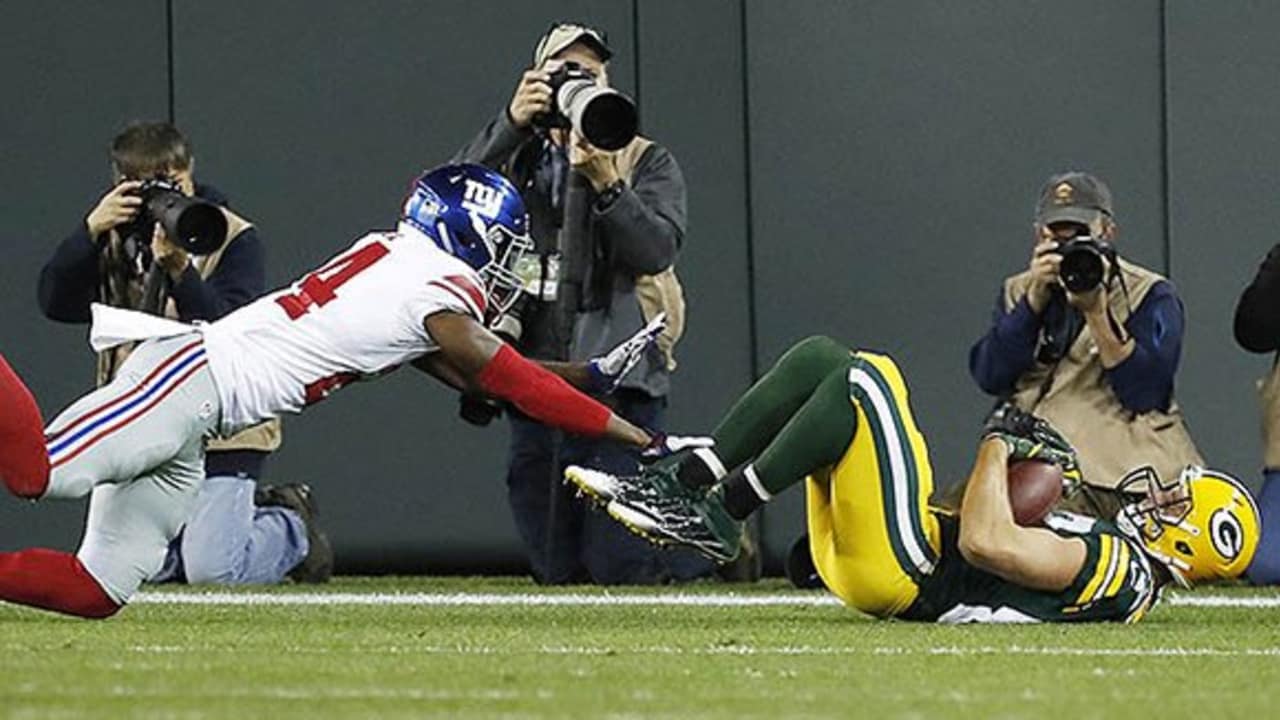 Aaron Rodgers Connects with Jordy Nelson for the Diving TD!