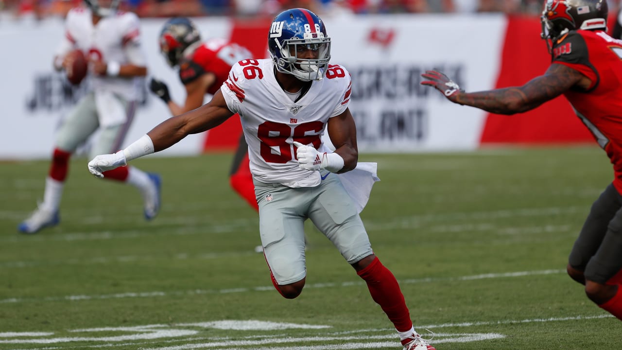 Jones sparkles in his start, Giants rally past Bucs, 32-31