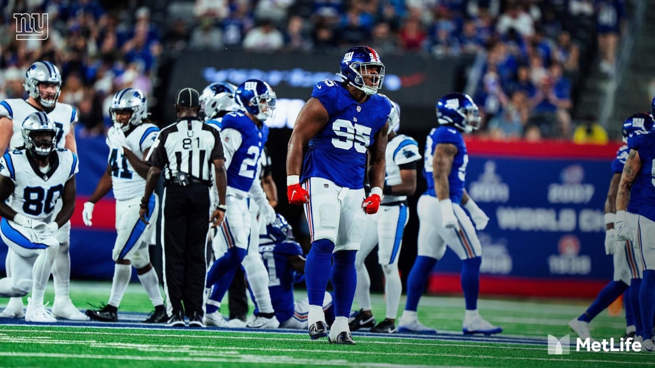 NFL viewers see 'fear' in Daniel Jones eyes on live TV after he spots San  Francisco 49ers defensive play against Giants