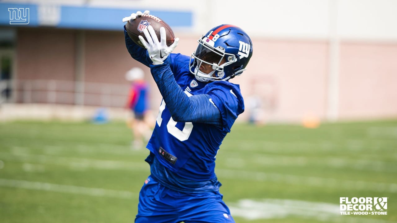 December 18 2022: New York Giants wide receiver Isaiah Hodgins (18) runs  the ball during the NFL game between the New York Giants and the Washington  Commanders in Landover, MD. Reggie Hildred/CSM/Sipa