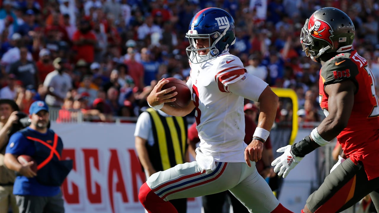 New York Giants Vs. Tampa Bay Buccaneers. NFL Game. American Football  League Match. Silhouette Of Professional Player Celebrate Touch Down.  Screen In Background. Stock Photo, Picture and Royalty Free Image. Image  153546111.