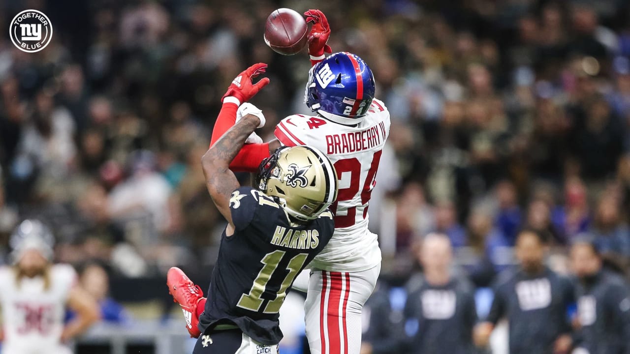 New York Giants center Billy Price (69) watches a replay after a