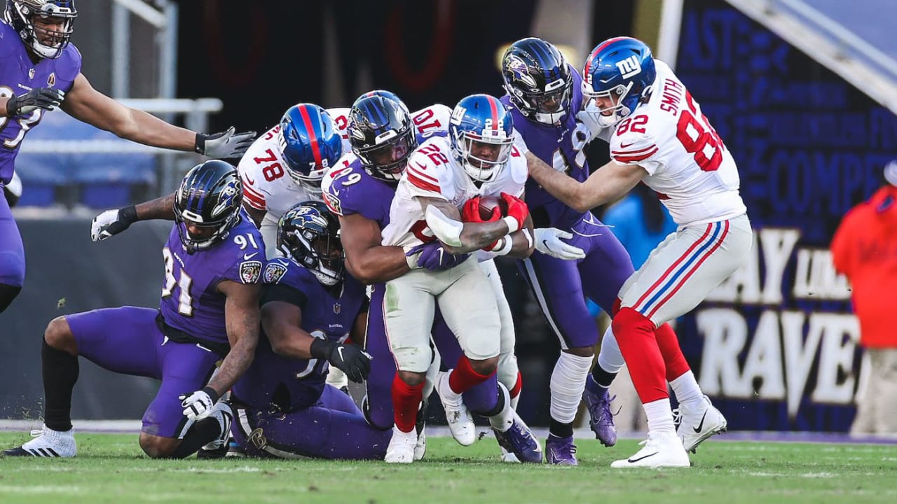 Giants take ball away from Ravens at goal line