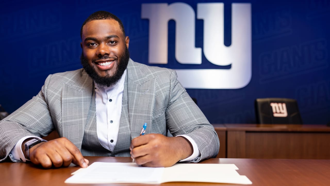 Giants, Andrew Thomas Celebrate Contract Extension