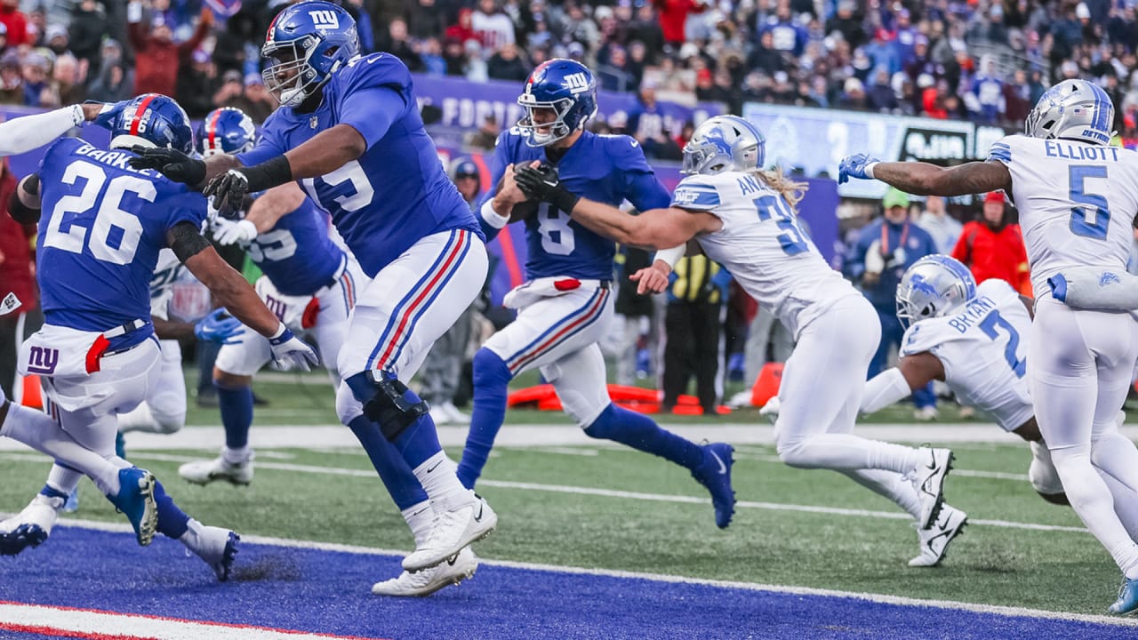 📸 Photos: Giants Take On Lions In Week 11 - BVM Sports