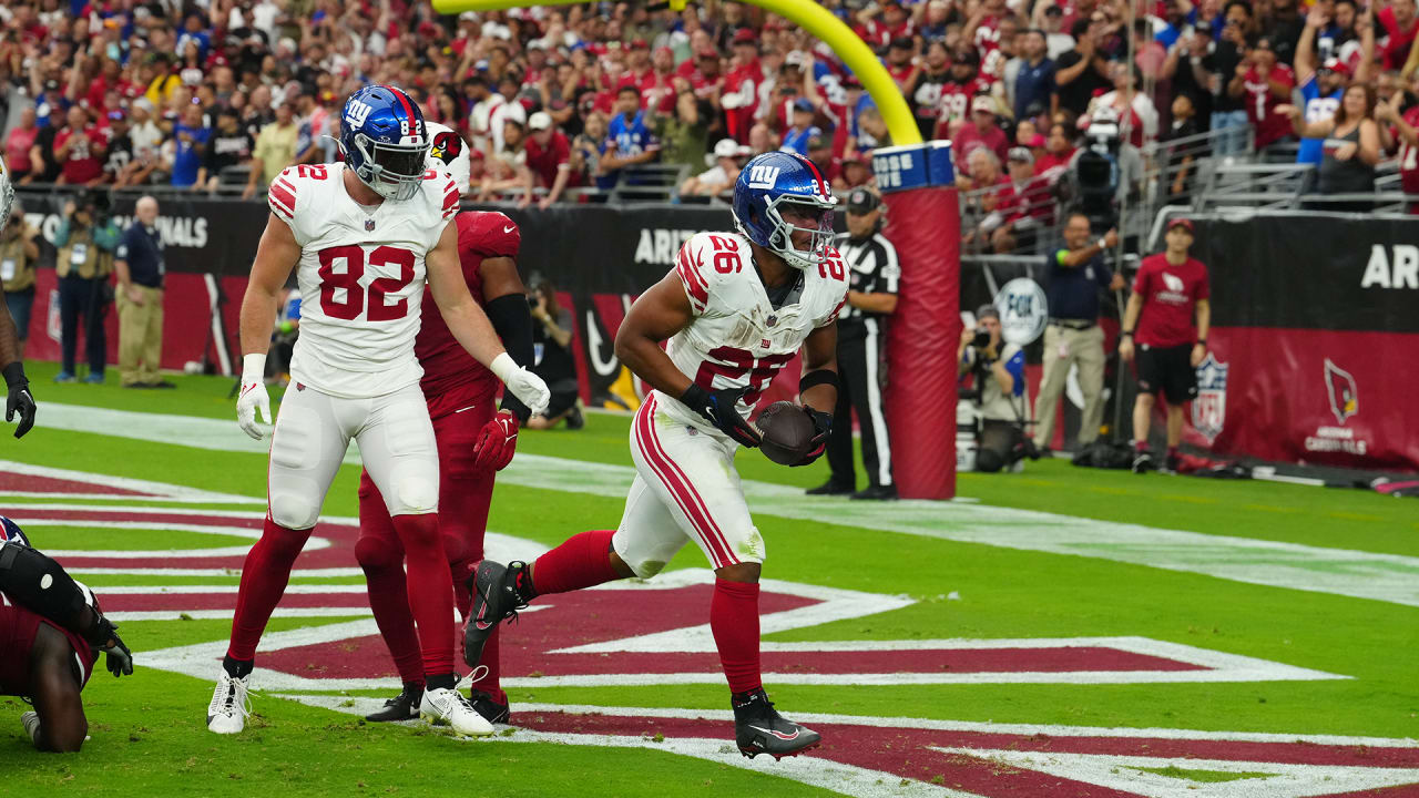 Saquon Barkley punches it in for 1yard TD Giants vs. Cardinals