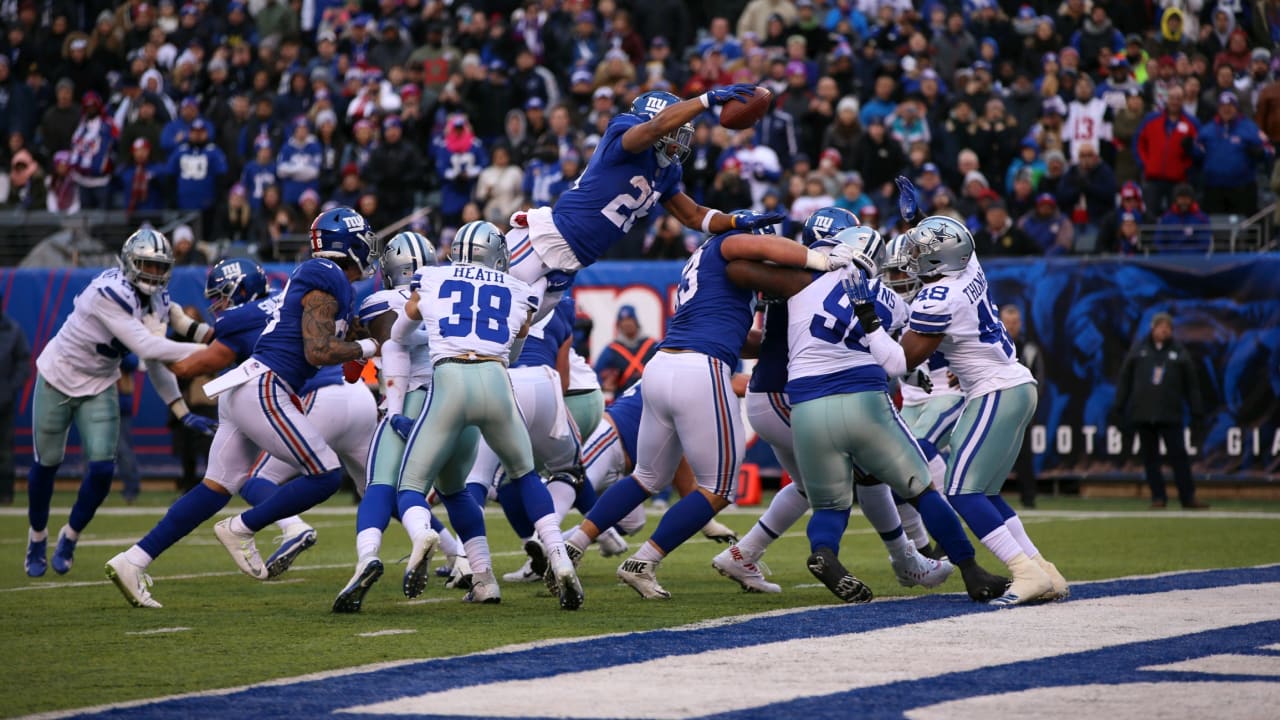 Saquon Barkley dives for a touchdown