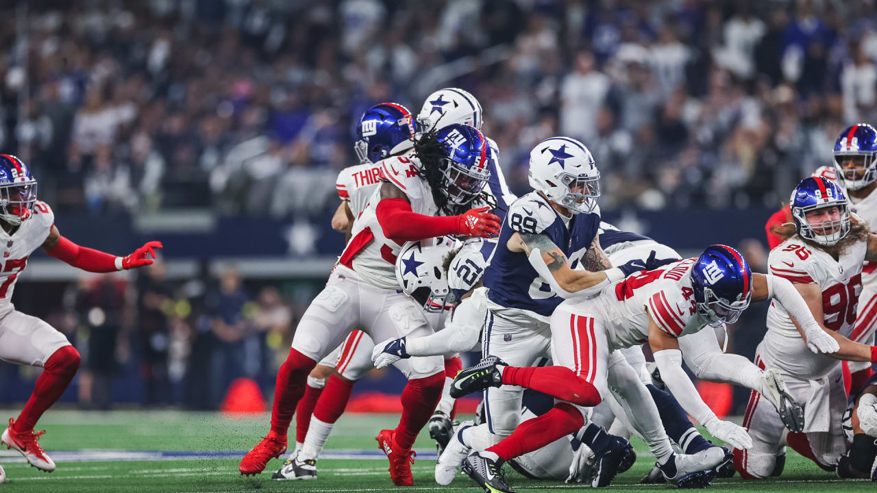 Giants LB Jaylon Smith Celebrated With Ex-Teammates As Cowboys Lined Up In  Victory Formation - Daily Snark