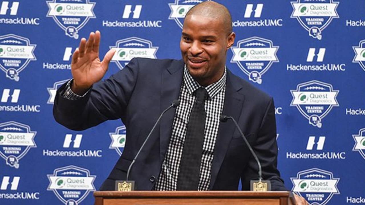 Osi Umenyiora tells a funny story about Giants co-owner Steve Tisch 