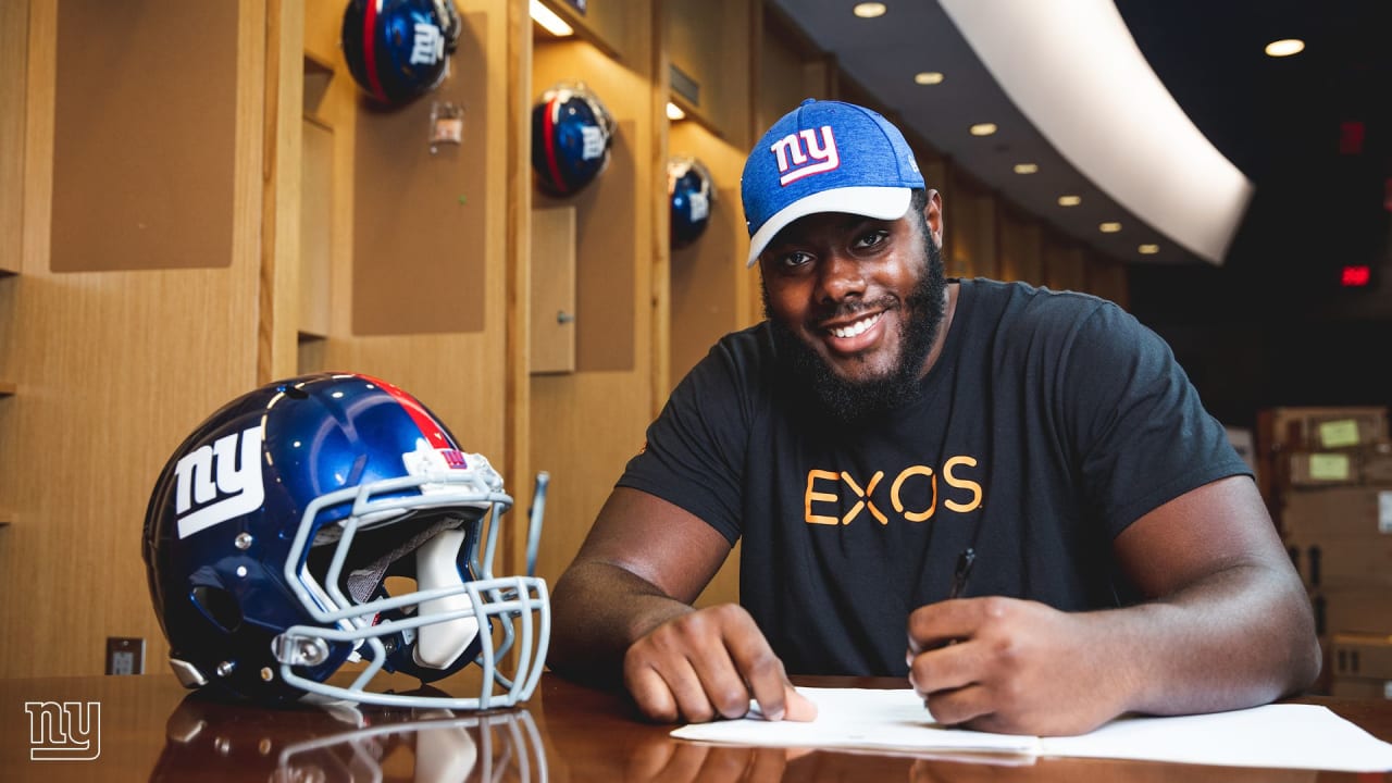 New York Giants officially re-sign RB Sandro Platzgummer