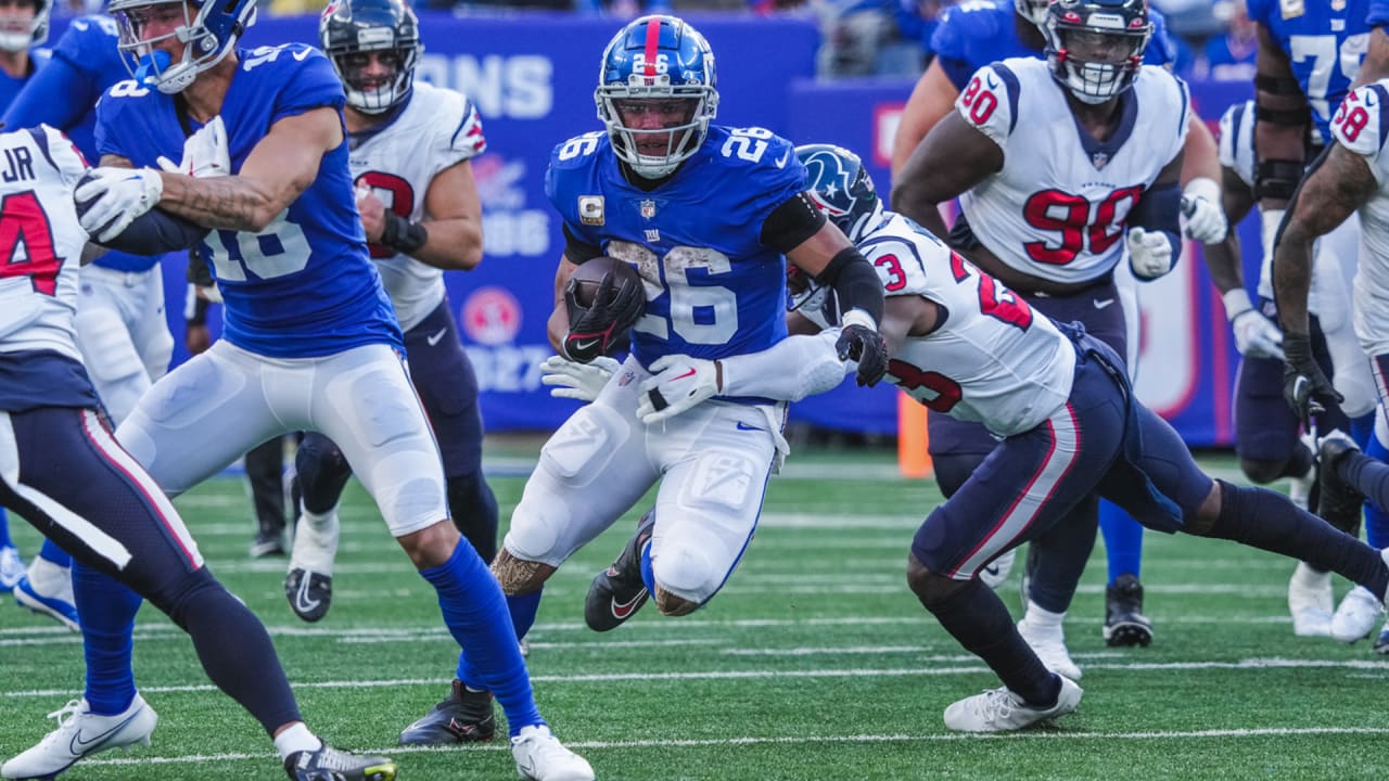 Saquon Barkley dives for a touchdown