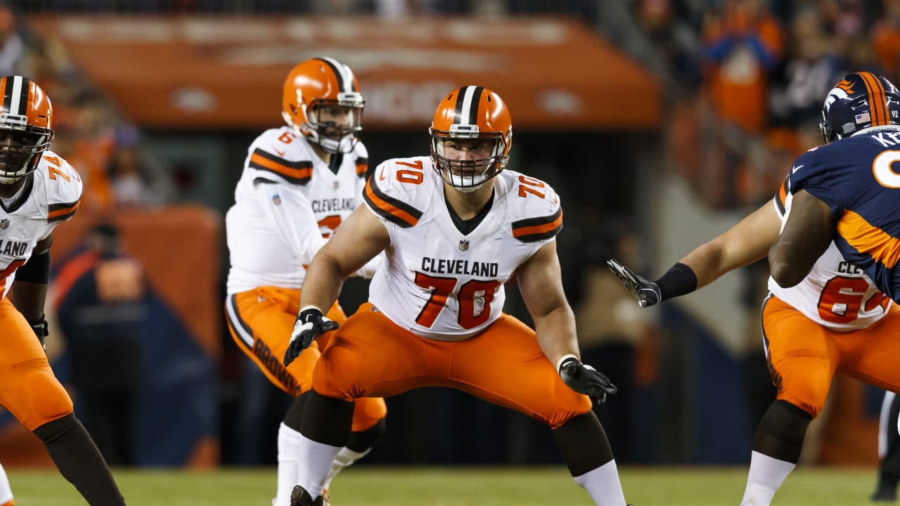 AP source: Cleveland Browns trading G Kevin Zeitler to NY Giants for DE  Olivier Vernon