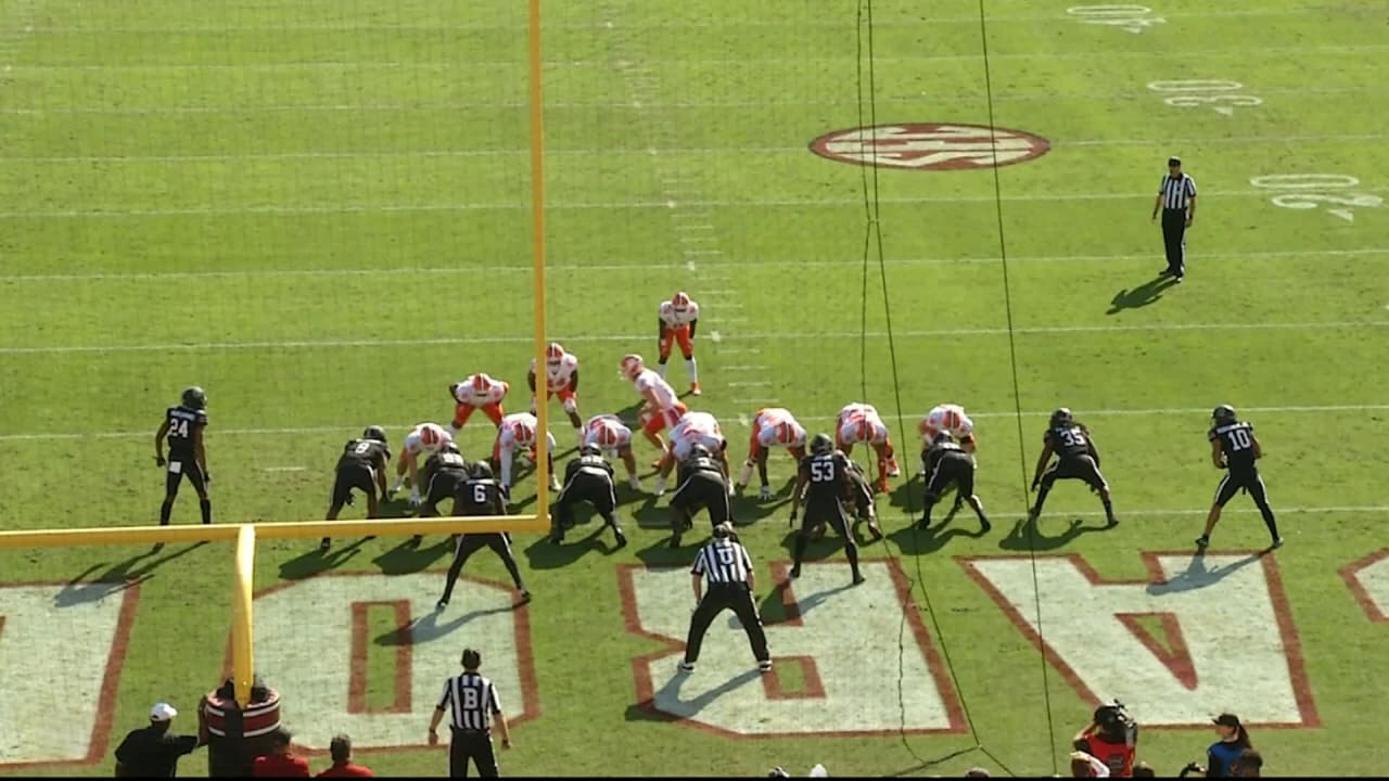 TJ Brunson setting the edge