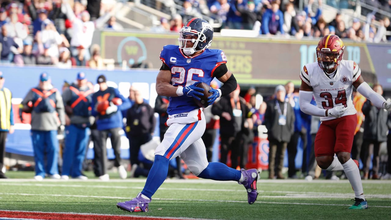 Saquon Barkley finds hole for 13yard TD run Giants vs. Commanders