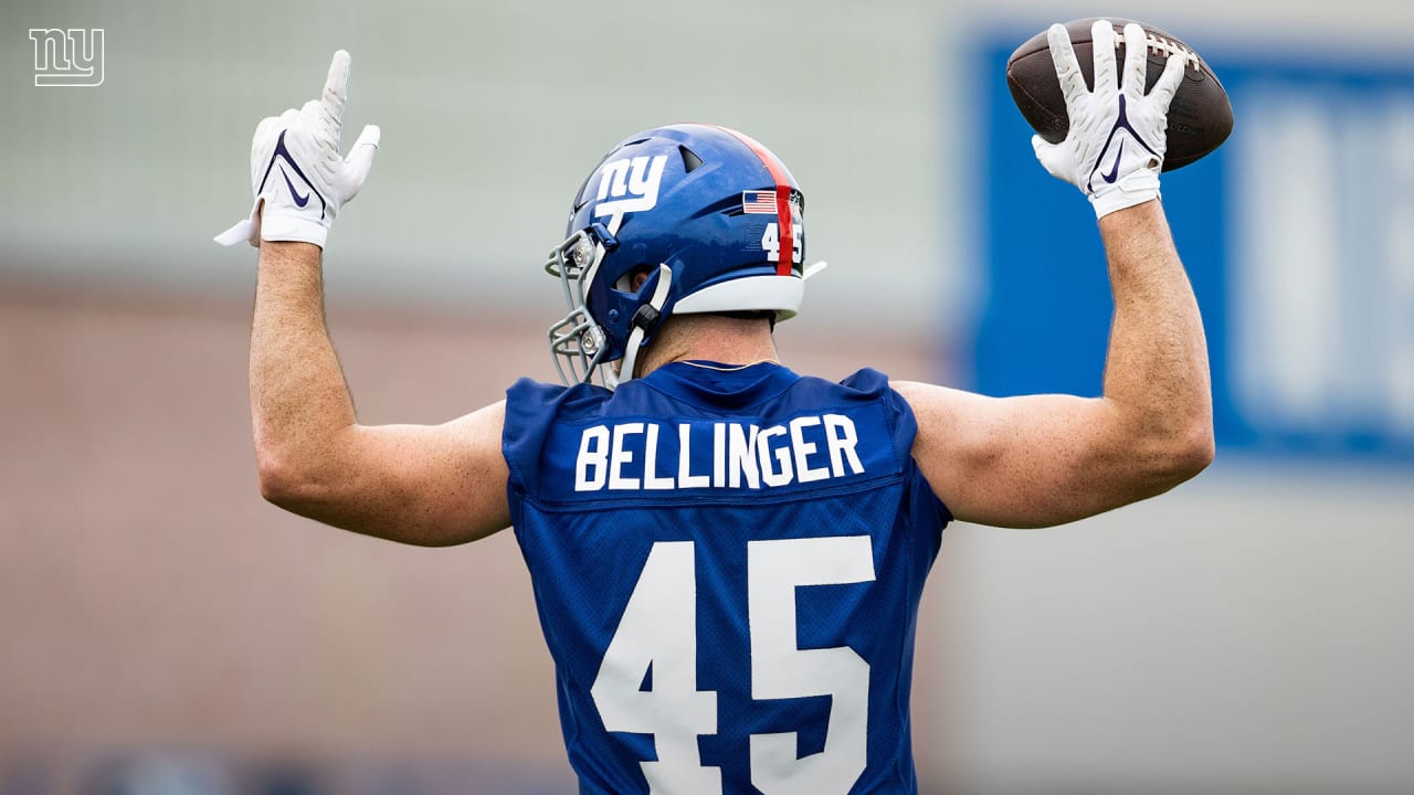 New York Giants guard Rich Seubert on the sidelines of an NFL