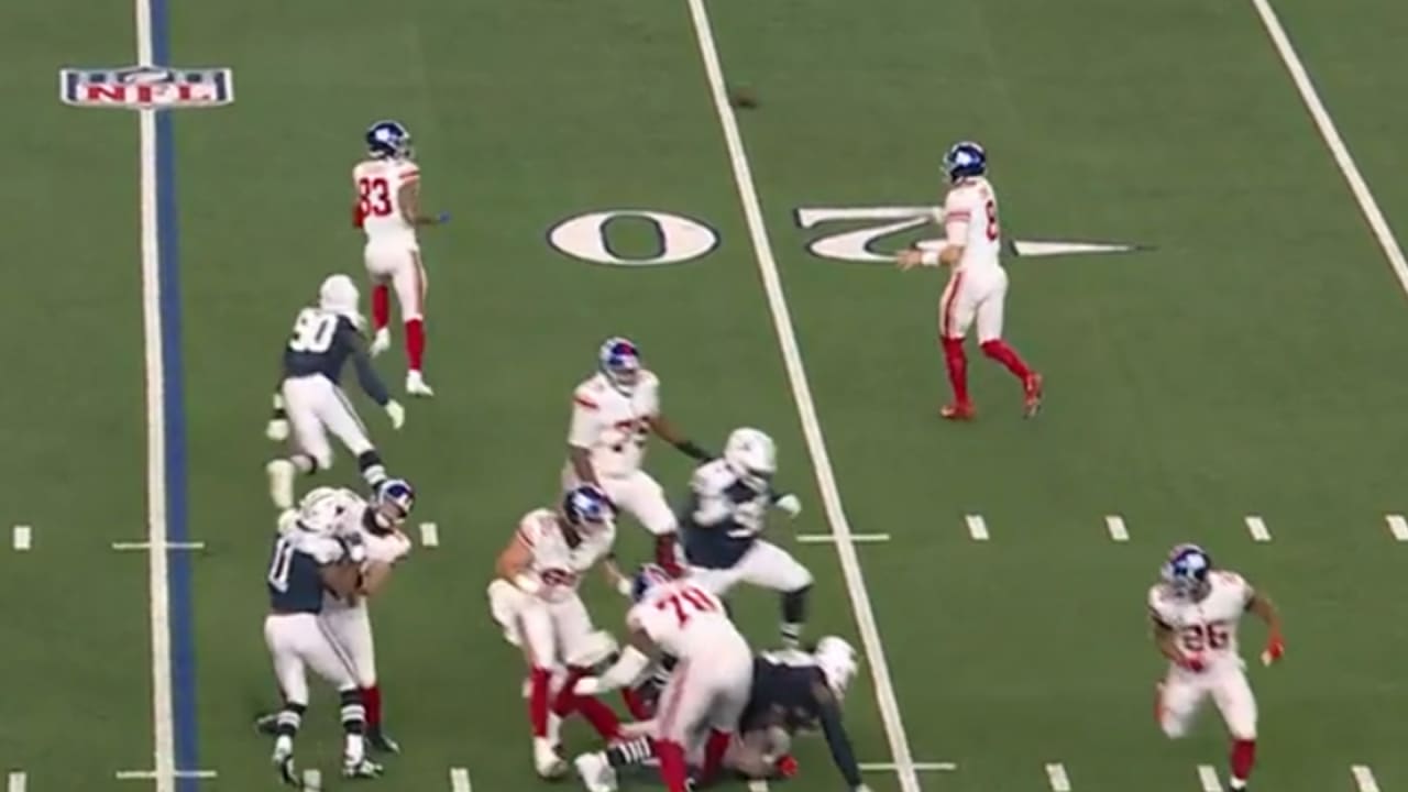Daniel Jones hits Lawrence Cager for 20yard gain Giants vs. Cowboys