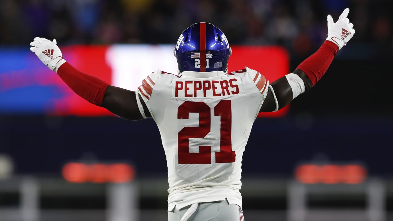 New England Patriots safety Jabrill Peppers (3) catches the ball prior to  an NFL football game