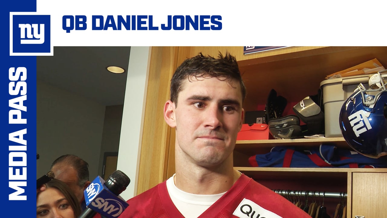 This is every Daniel Jones meme I have on my phone. Please send me more. :  r/NYGiants