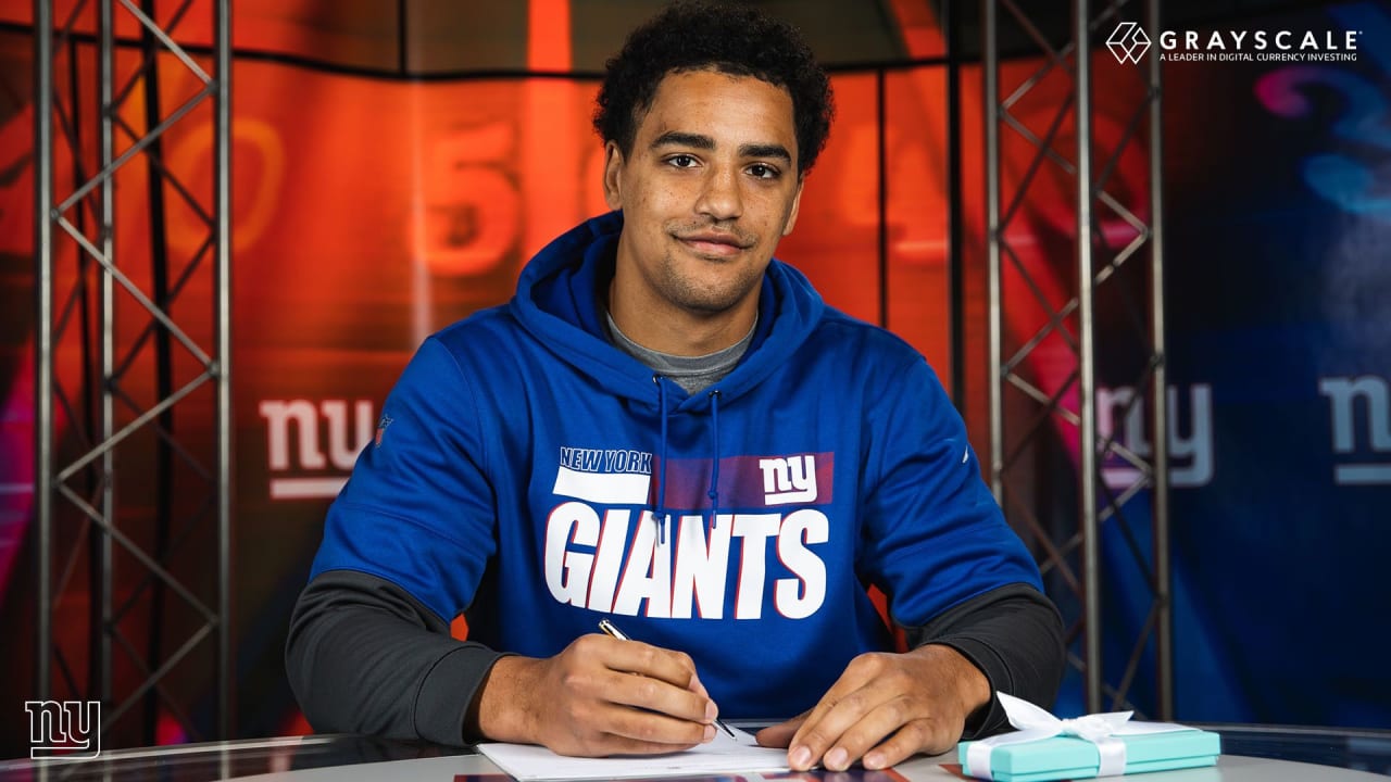 Giants' fourthround pick Elerson Smith signs rookie contract