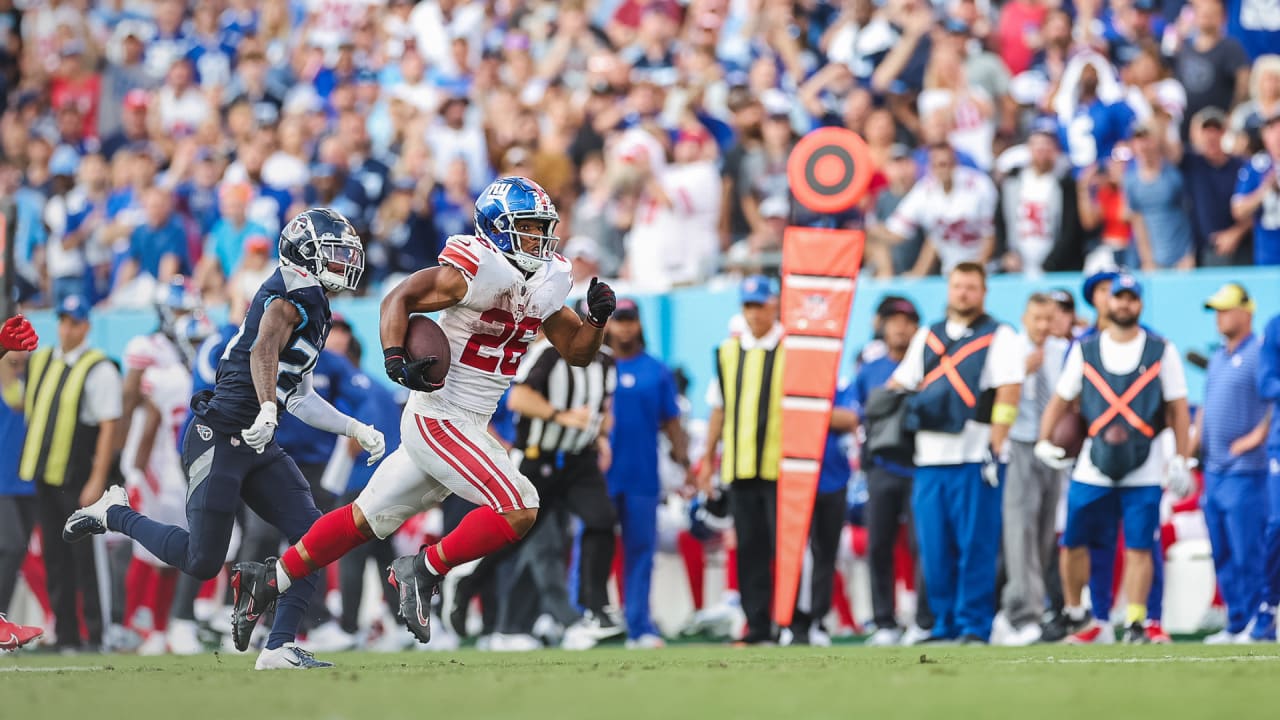 Saquon Barkley with explosive 33yard run Giants vs. Titans Highlights