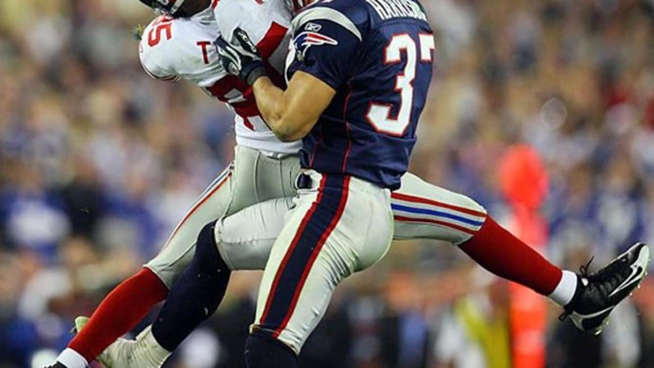 NFL on X: The Patriots entered Super Bowl XLII undefeated, but that ended  with some help from Eli Manning and David Tyree's helmet. 