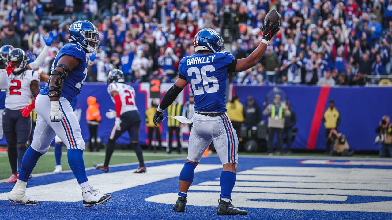 Saquon Barkley dives for a touchdown